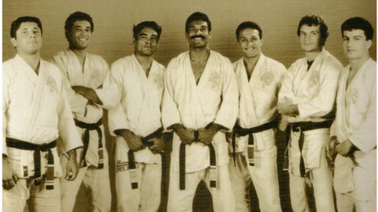 Quando os torneios de Jiu-Jitsu ainda eram raros, Rolls Gracie fez história  e conquistou o primeiro absoluto em uma competição oficial; relembre -  TATAME