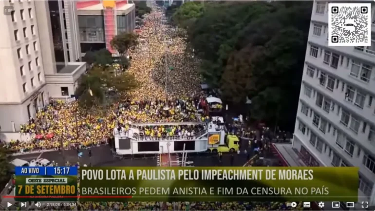 imagem de multidão de brasileiros na Avenida Paulista em São Paulo, no Dia 7 de Setembro.