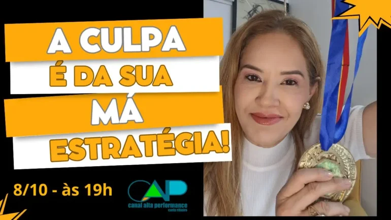 Banner com os dizeres A CULPA E DA SUA MÁ ESTRATÉGIA e uma imagem da tetracampeã mundial de karate Carla Ribeiro, vestindo blusa branca e segurando 2 medalhas.